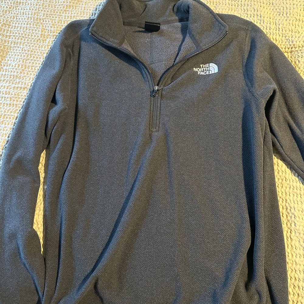 Men’s north face quarter zip size medium